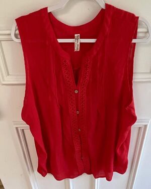 Per Seption Women 2X Red Solid V-Neck Sleeveless Button Front Blouse